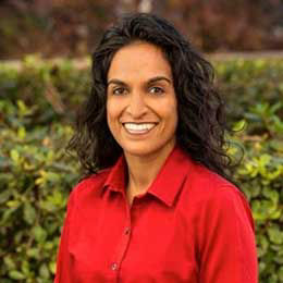 Dra. Christina Khan, Doctorado