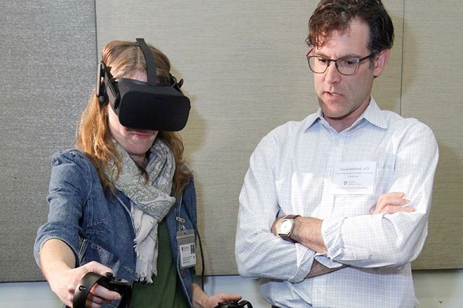 David Axelrod, MD, guides an attendee trying out the Stanford Virtual Heart. Photo: Paul Sakuma